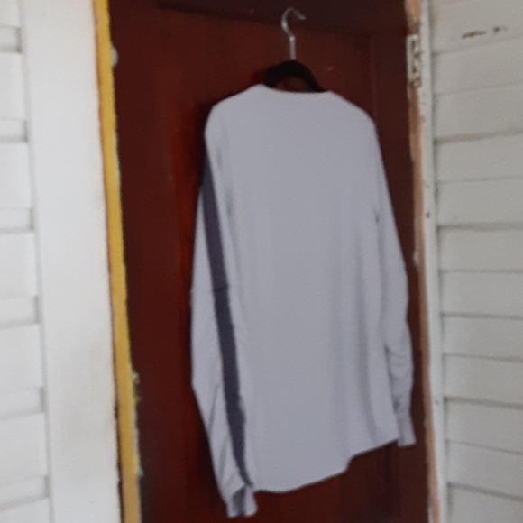 Fabletics sz Medium top with ruching on sleeves - Picture 5 of 5